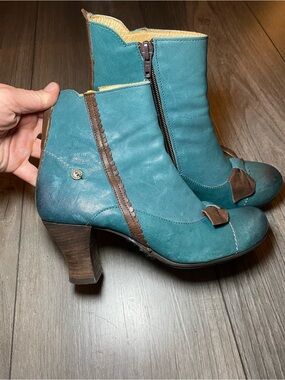 VGUC Gold Button Teal Leather Victorian Ankle Boots w/ Wooden Heel